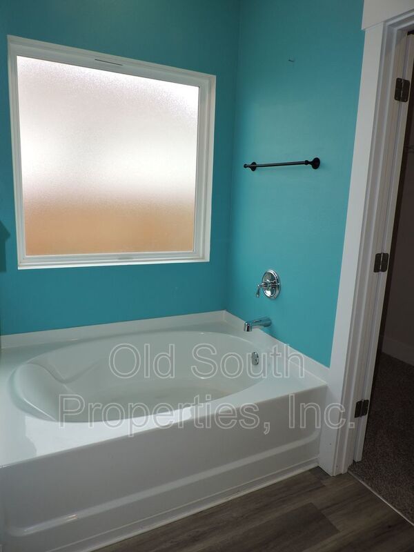 Easy access to shopping, interstate & Navy Federal complex! property image