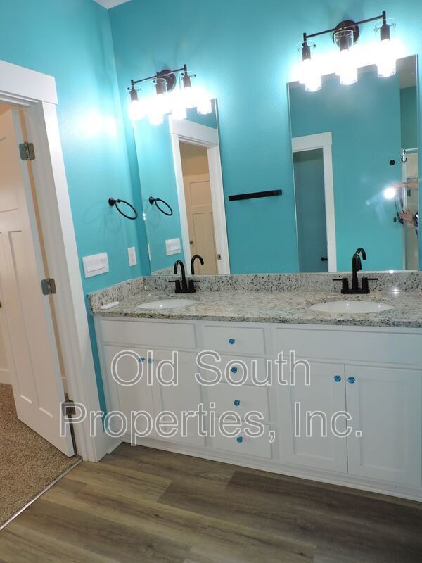 Easy access to shopping, interstate & Navy Federal complex! property image