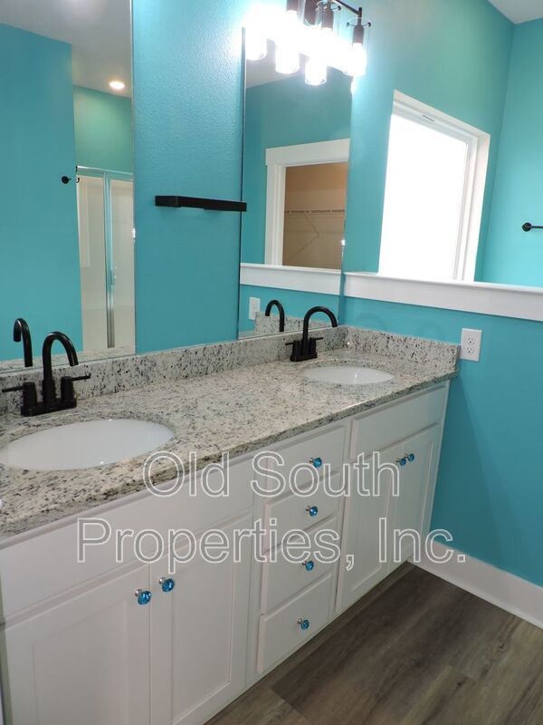 Easy access to shopping, interstate & Navy Federal complex! property image