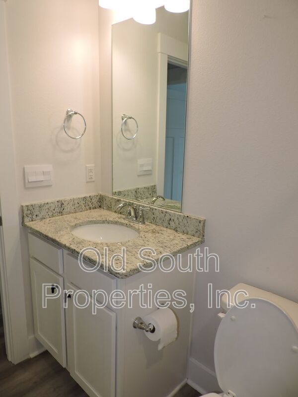 Easy access to shopping, interstate & Navy Federal complex! property image