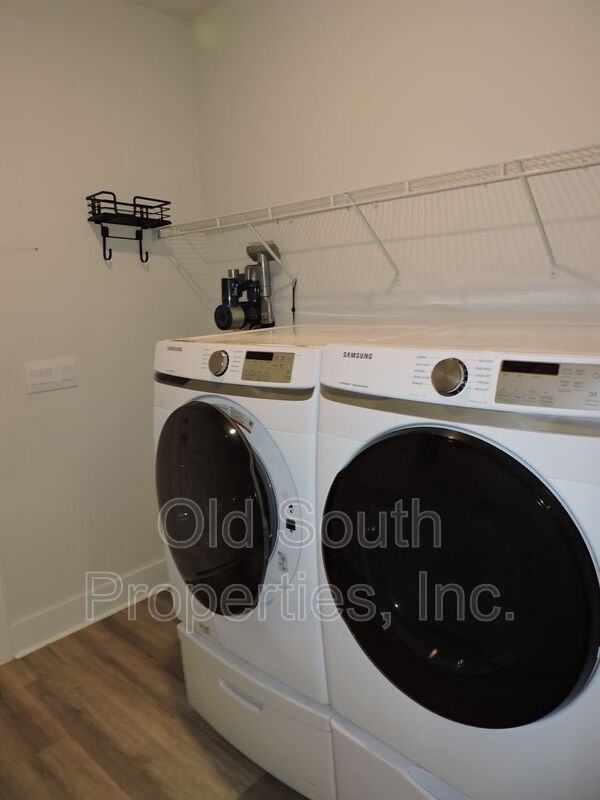 Easy access to shopping, interstate & Navy Federal complex! property image