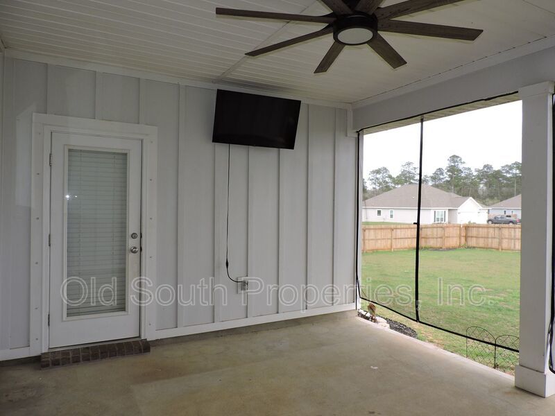 Easy access to shopping, interstate & Navy Federal complex! property image