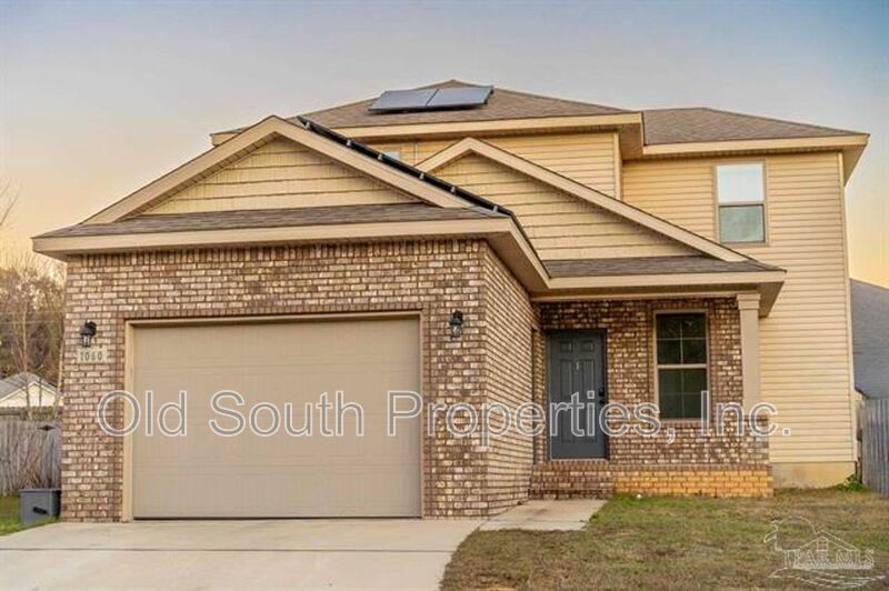 Convenient to I-10, shopping & Navy Federal complex! property image