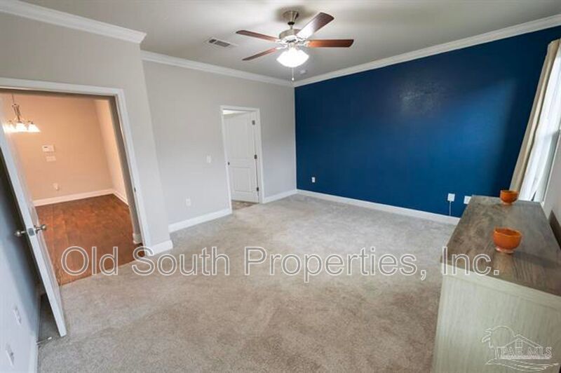 Convenient to I-10, shopping & Navy Federal complex! property image
