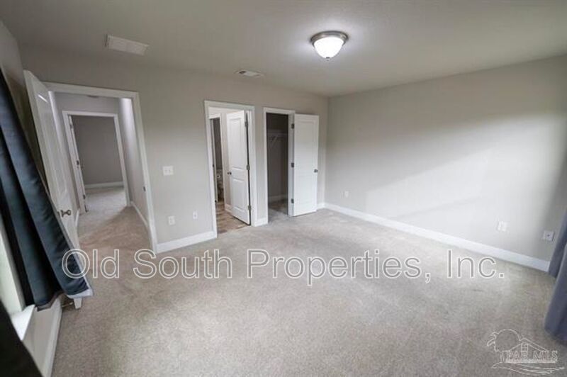 Convenient to I-10, shopping & Navy Federal complex! property image
