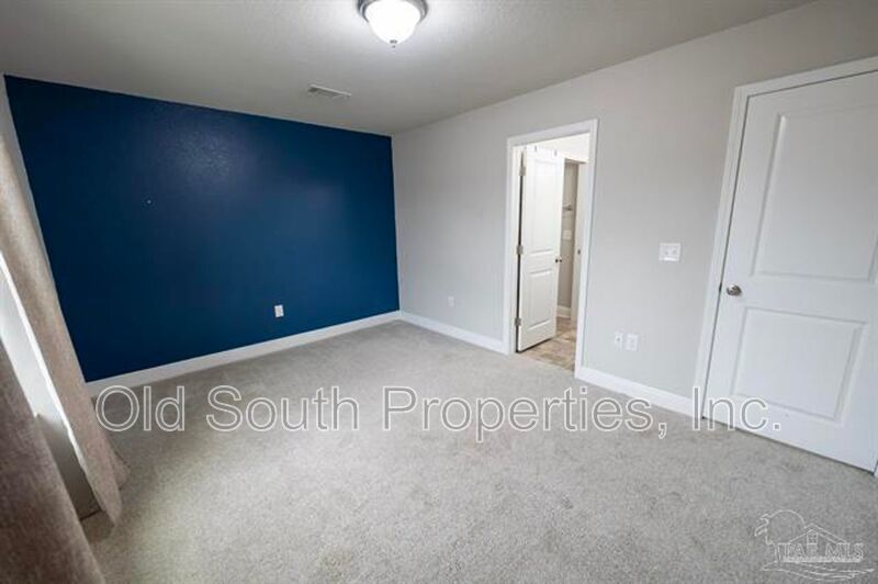Convenient to I-10, shopping & Navy Federal complex! property image