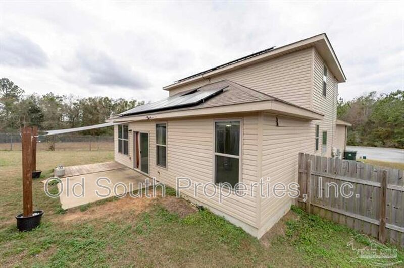 Convenient to I-10, shopping & Navy Federal complex! property image