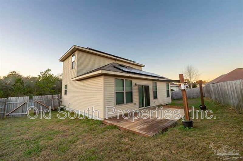 Convenient to I-10, shopping & Navy Federal complex! property image