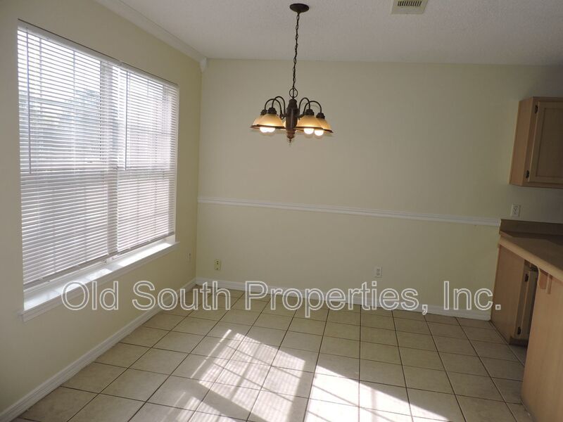 Centrally located with easy access to bases & shopping! property image