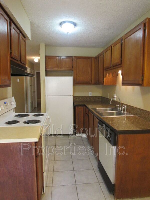 Convenient to Navy Federal & Pine Forest/Nine Mile Road area! property image