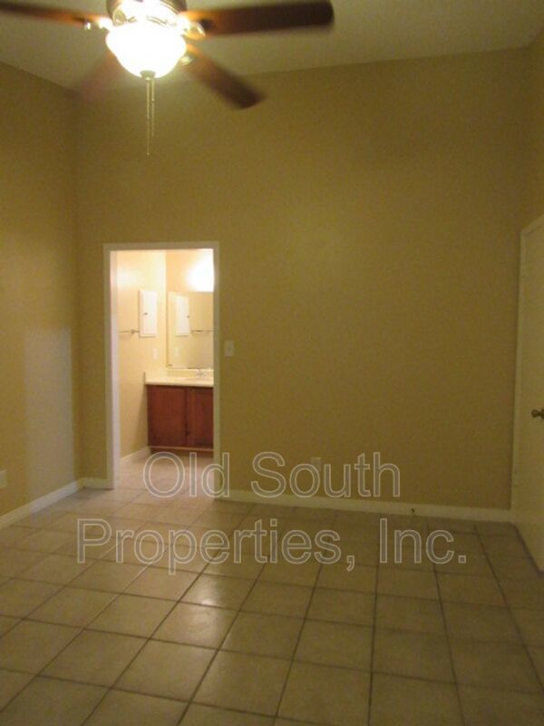 Convenient to Navy Federal & Pine Forest/Nine Mile Road area! property image