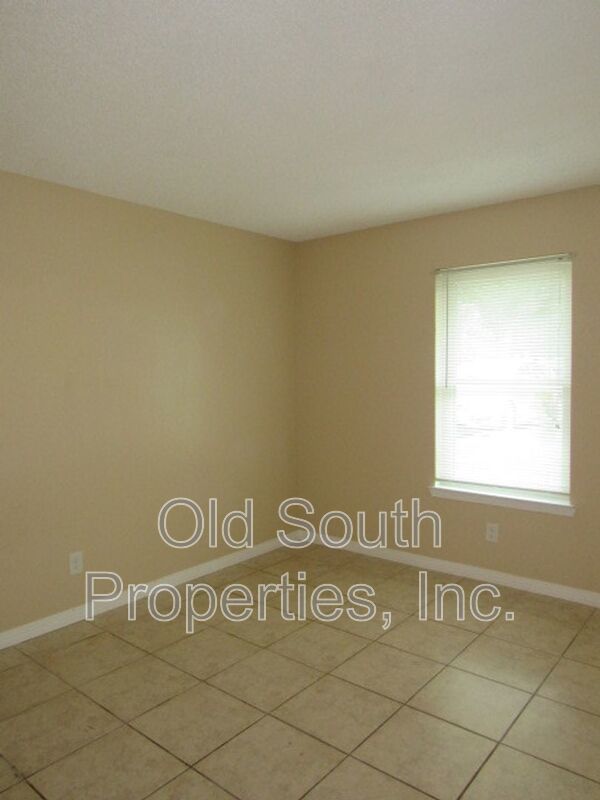 Convenient to Navy Federal & Pine Forest/Nine Mile Road area! property image