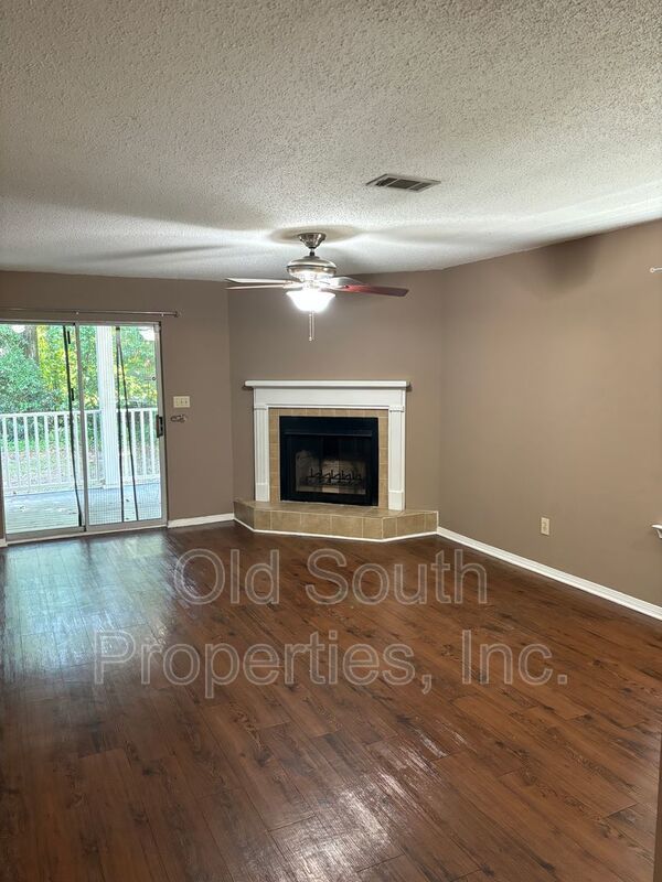 Downstairs condo at Lake Chateau! property image