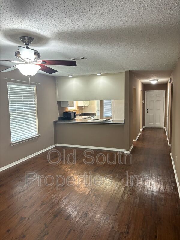 Downstairs condo at Lake Chateau! property image