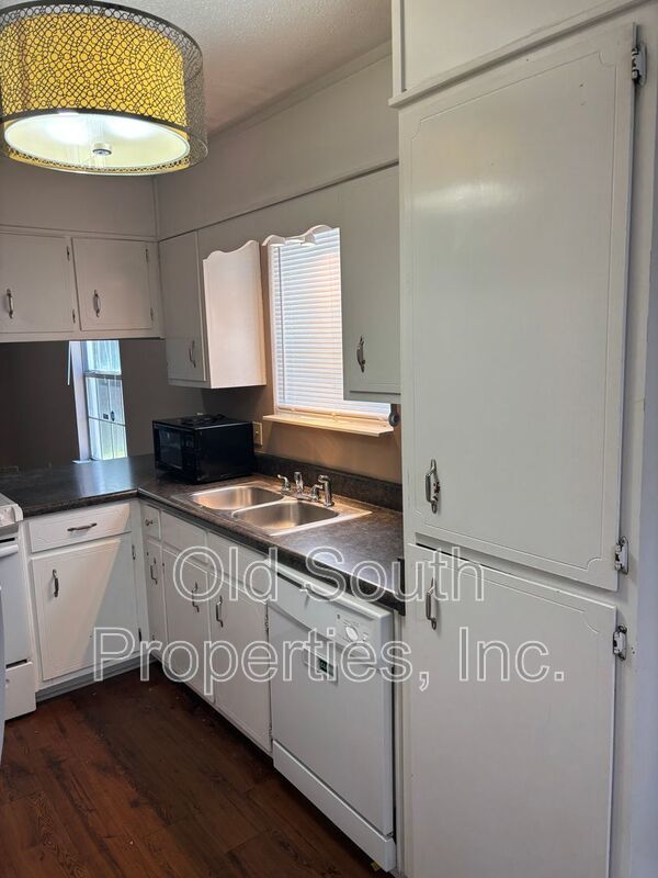 Downstairs condo at Lake Chateau! property image