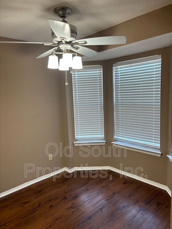 Downstairs condo at Lake Chateau! property image
