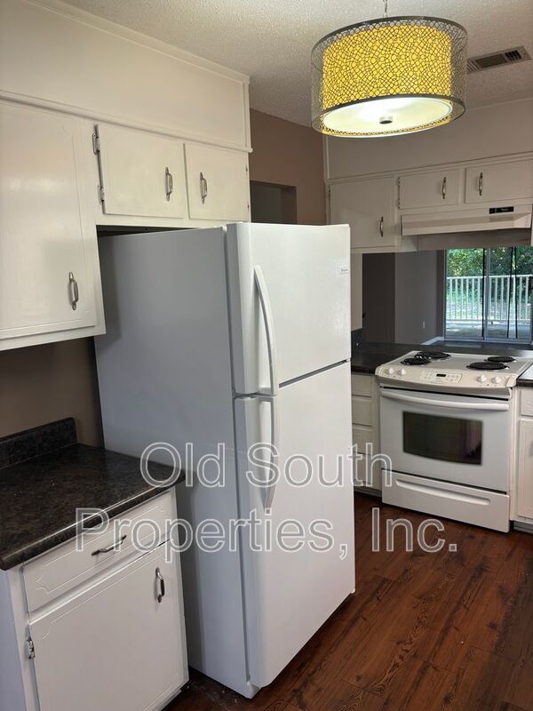 Downstairs condo at Lake Chateau! property image
