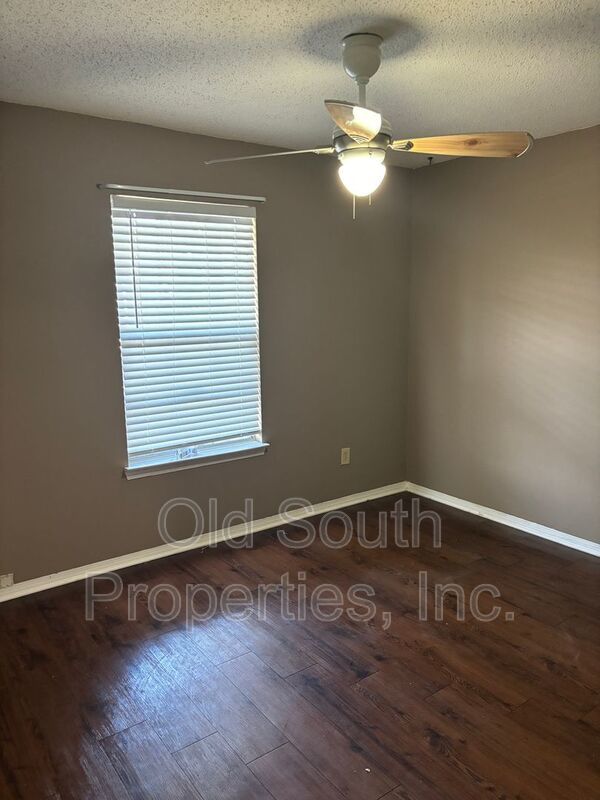 Downstairs condo at Lake Chateau! property image