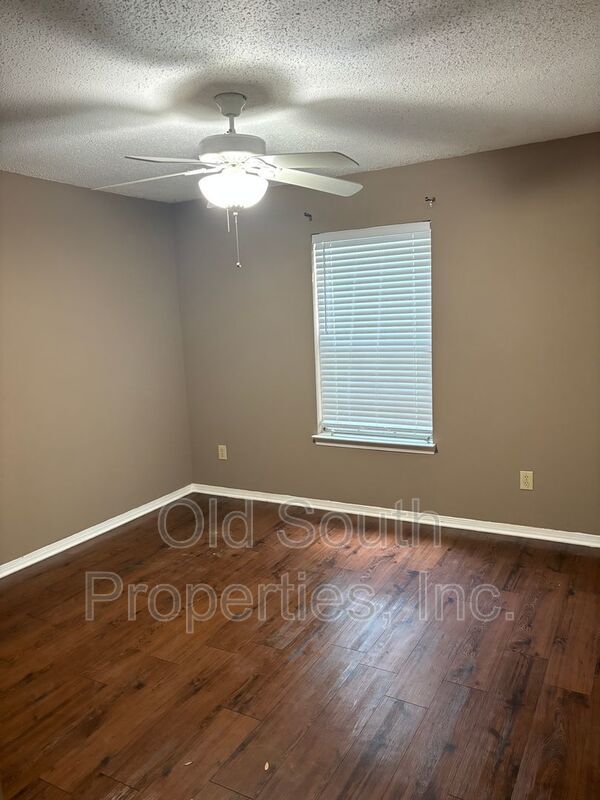 Downstairs condo at Lake Chateau! property image