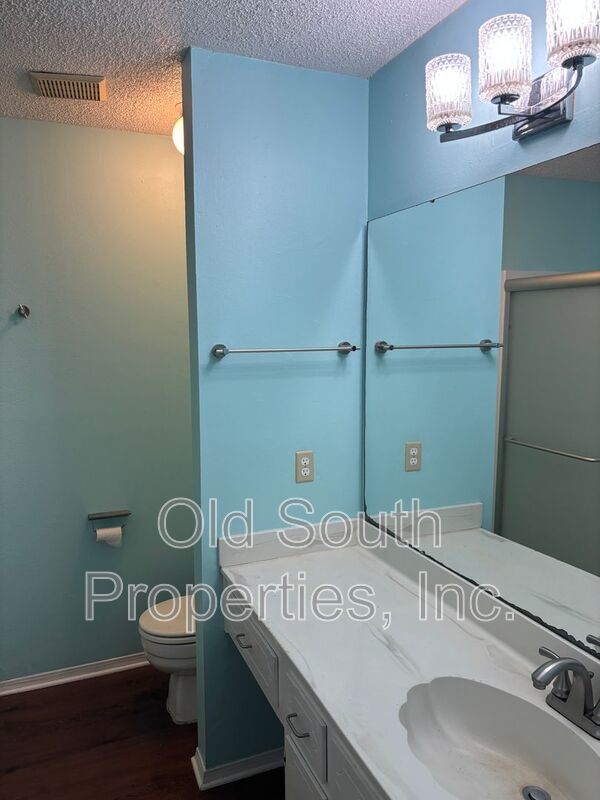 Downstairs condo at Lake Chateau! property image