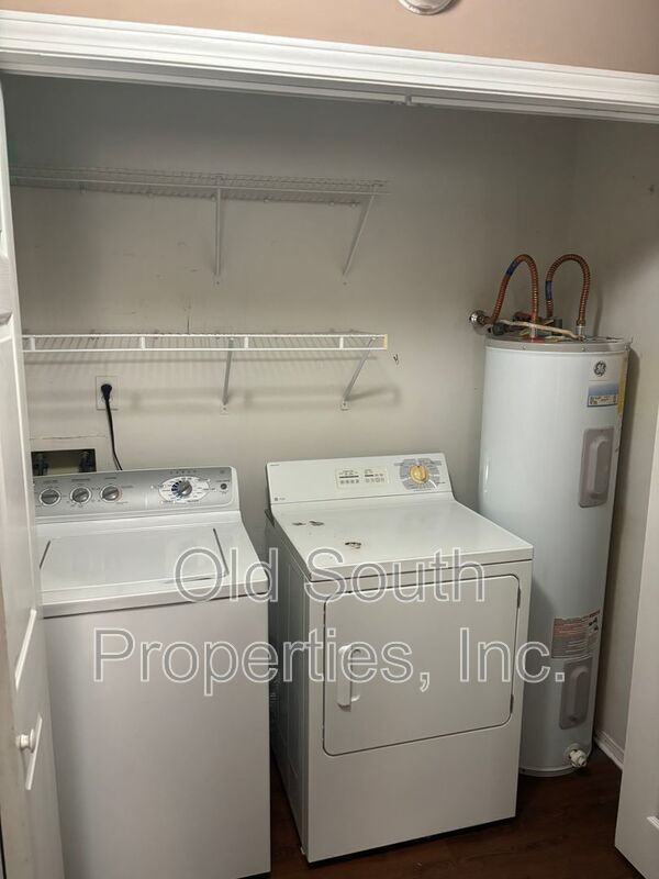 Downstairs condo at Lake Chateau! property image