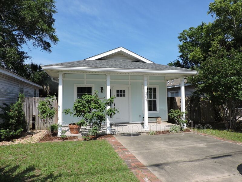 Minutes from downtown Pensacola! property image