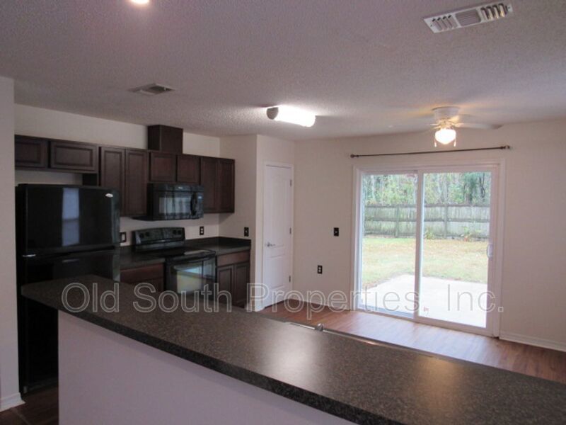 Easy access to shopping, interstate & Navy Federal complex. property image