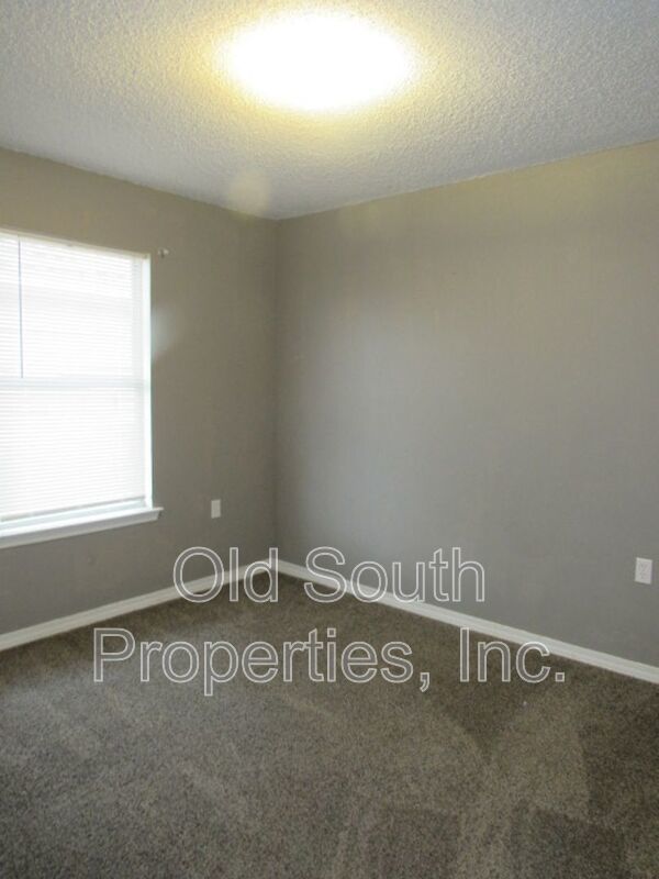 Easy access to shopping, interstate & Navy Federal complex. property image