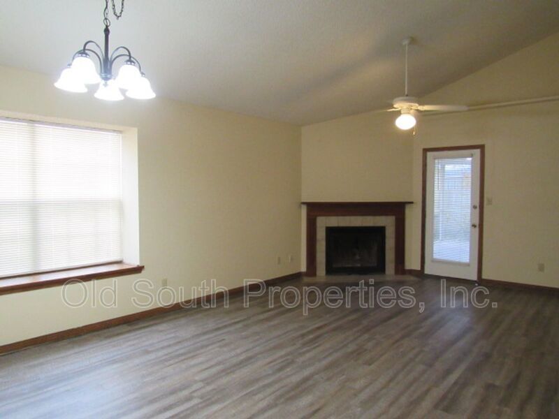 Conveniently located in Northeast Penascola! property image