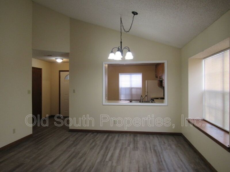 Conveniently located in Northeast Penascola! property image