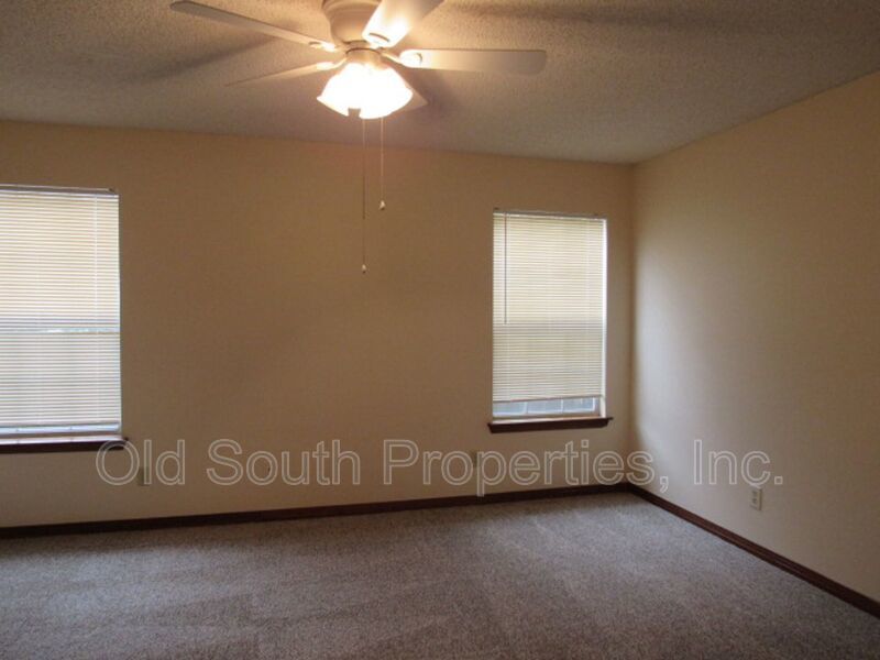 Conveniently located in Northeast Penascola! property image