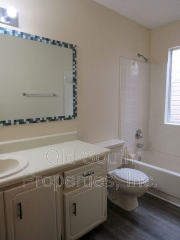 Conveniently located in Northeast Penascola! property image