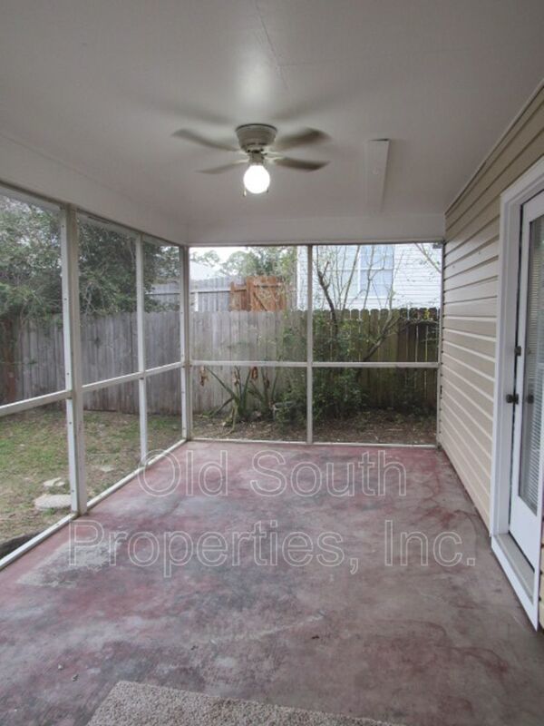 Conveniently located in Northeast Penascola! property image