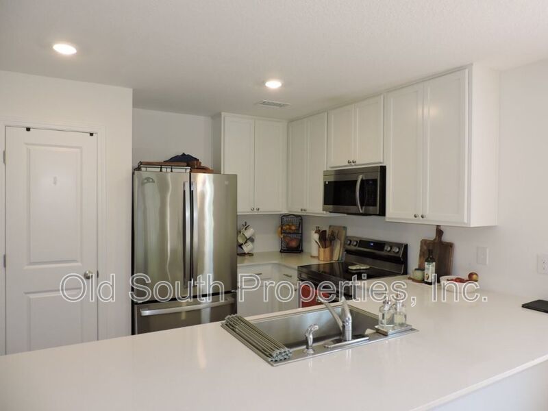Convenient to bases & beaches! property image