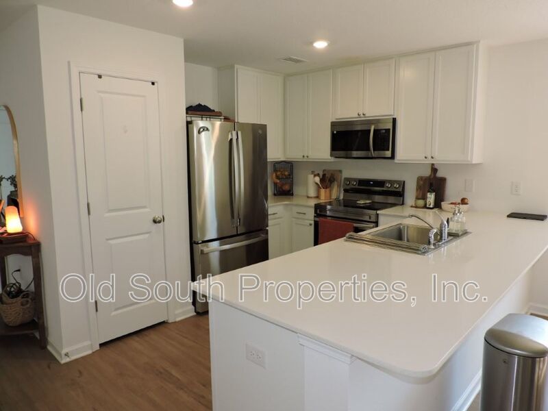 Convenient to bases & beaches! property image