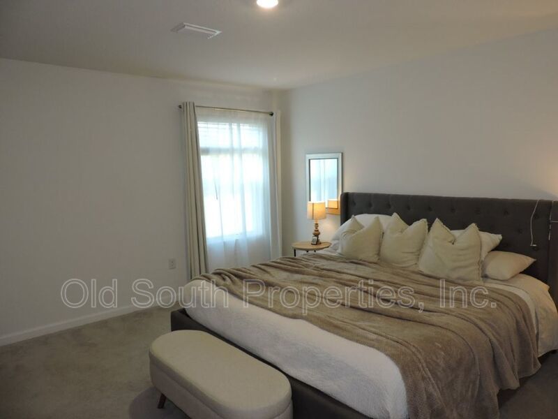 Convenient to bases & beaches! property image
