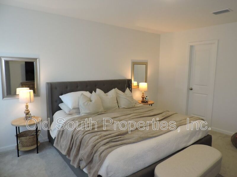 Convenient to bases & beaches! property image