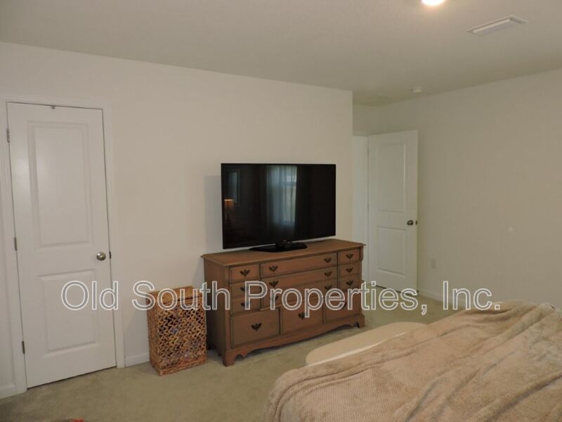 Convenient to bases & beaches! property image