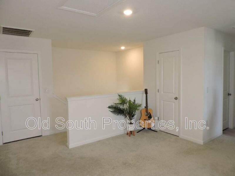 Convenient to bases & beaches! property image