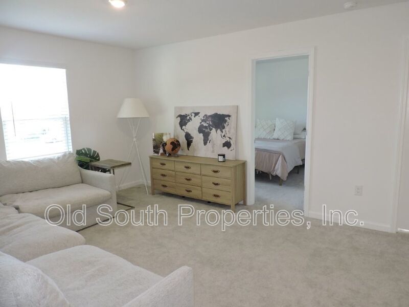Convenient to bases & beaches! property image