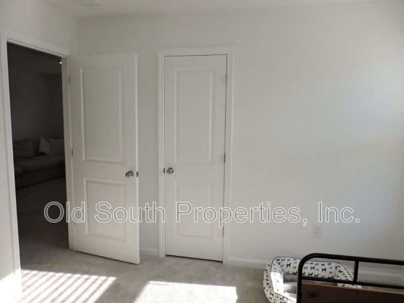 Convenient to bases & beaches! property image