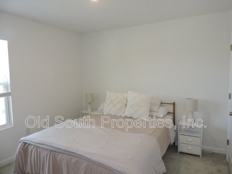 Convenient to bases & beaches! property image