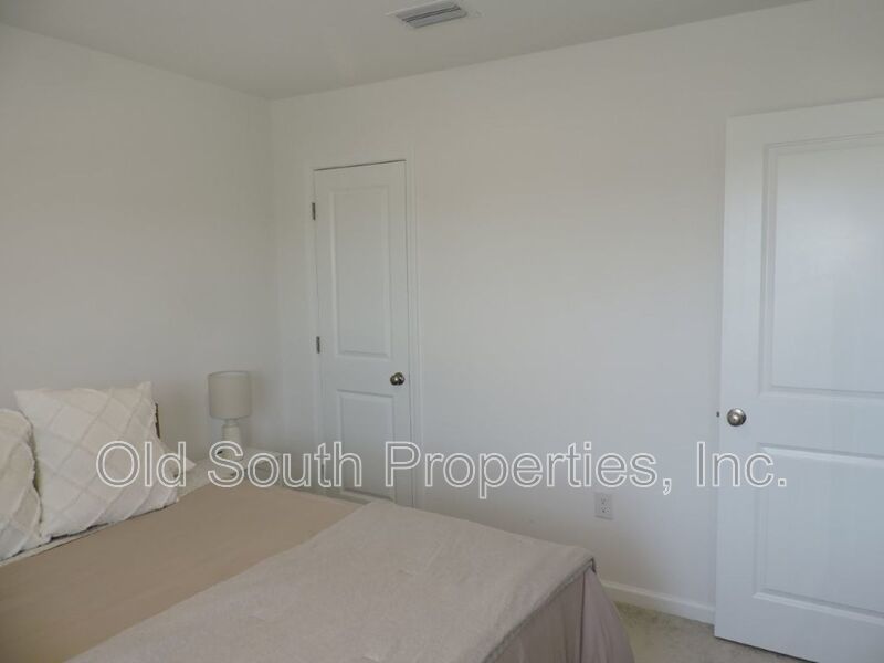 Convenient to bases & beaches! property image