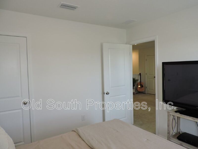 Convenient to bases & beaches! property image
