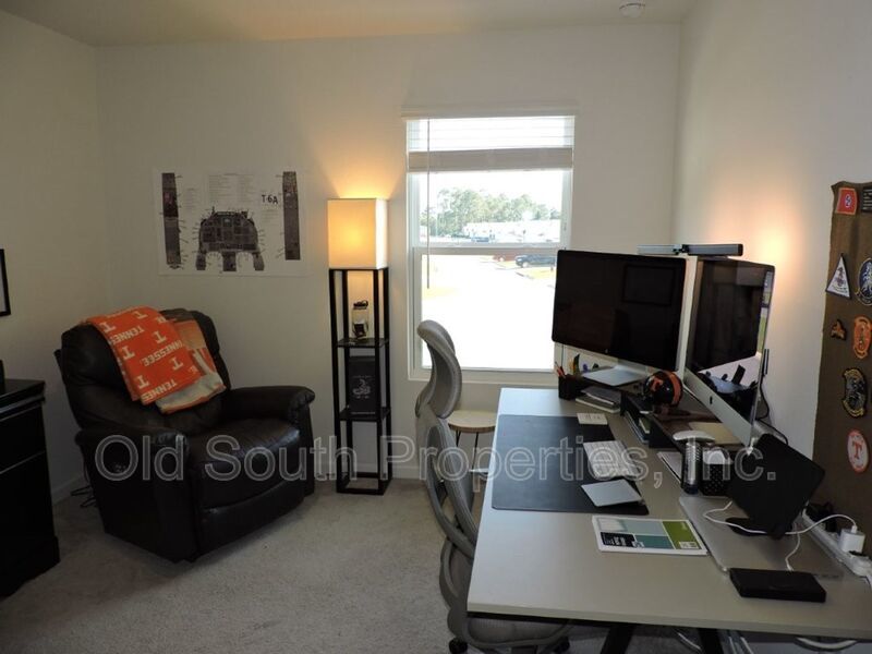 Convenient to bases & beaches! property image