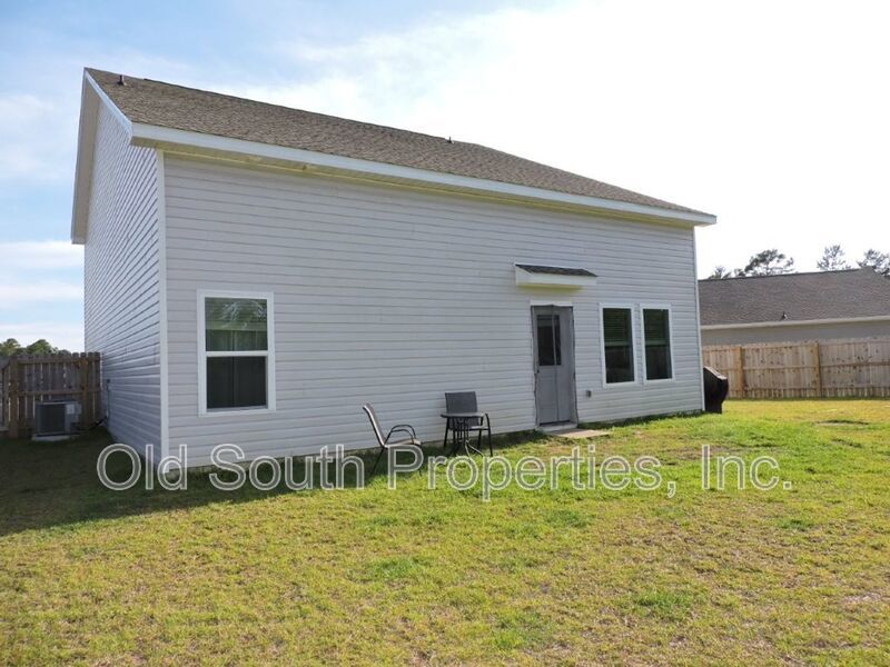 Convenient to bases & beaches! property image