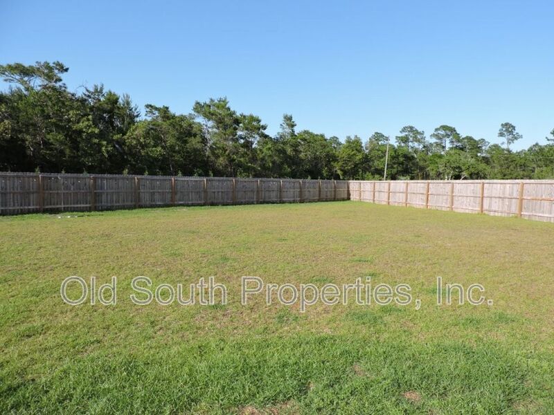 Convenient to bases & beaches! property image
