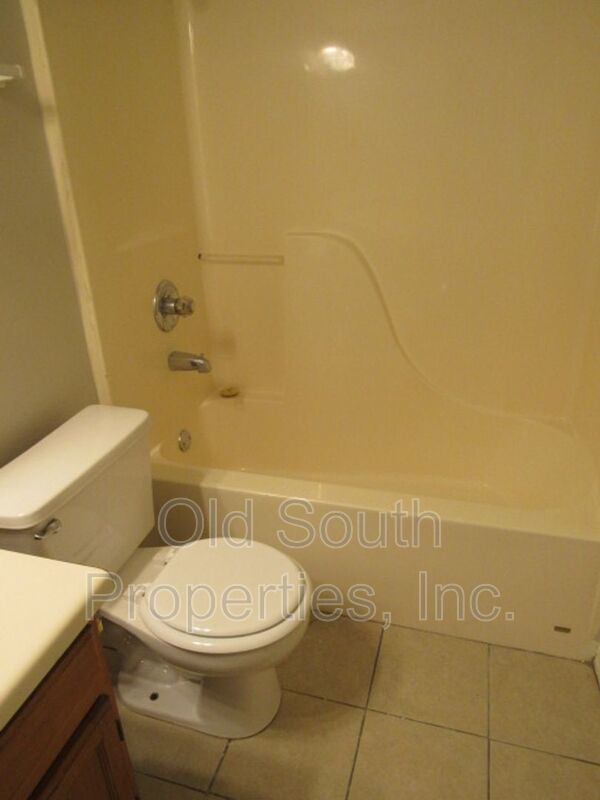 Centrally located & easy access to interstate & shopping! property image