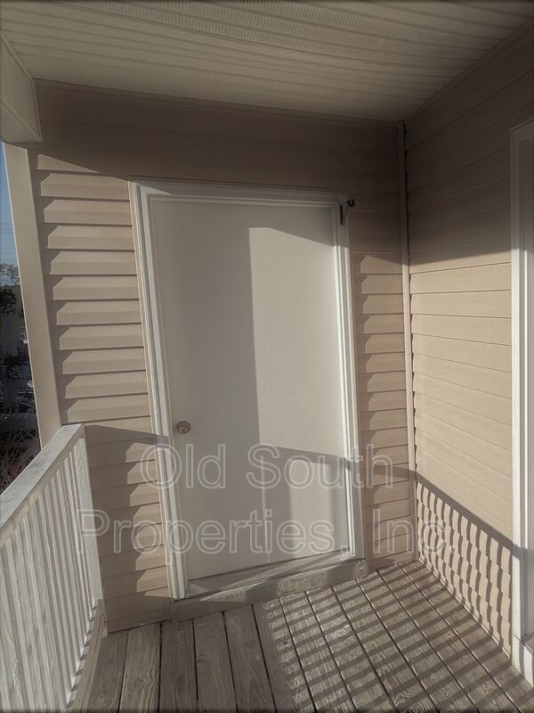 Centrally located & easy access to interstate & shopping! property image