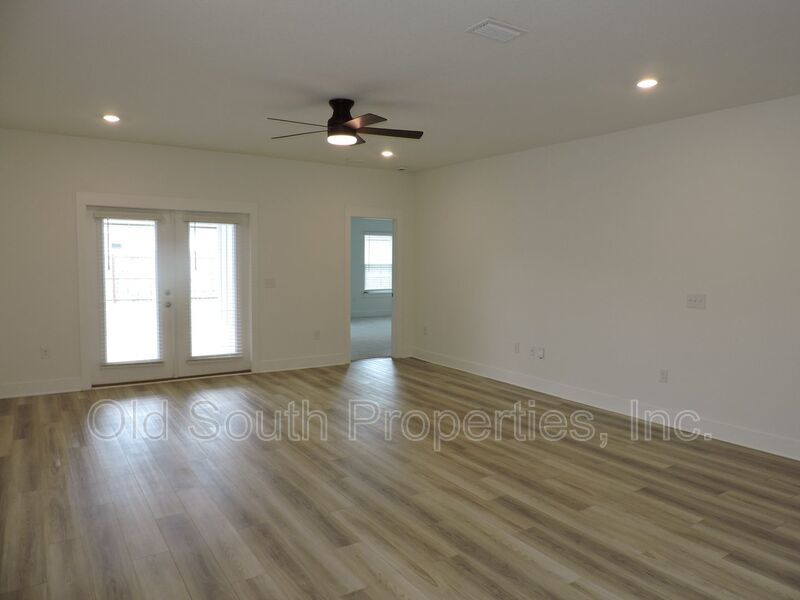 Easy access to bases, I-10 & Navy Federal campus! property image